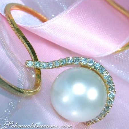 Elegant Southsea Pearl Pendant with Diamond Collar