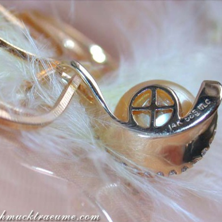 Golden South Sea Pearl Pendant with Diamond Collar