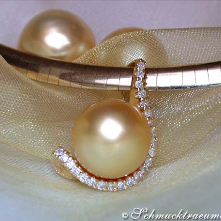 Golden South Sea Pearl Pendant with Diamond Collar