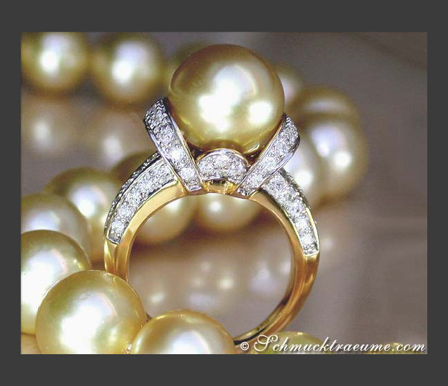 Gorgeous Golden Southsea Pearl Diamond Ring (Collar Style) Gorgeous Golden Southsea Pearl Diamond Ring (Collar Style)