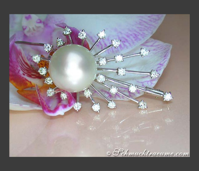 Opulent Southsea Pearl Pendant / Brooch with Diamonds Opulent Southsea Pearl Pendant / Brooch with Diamonds