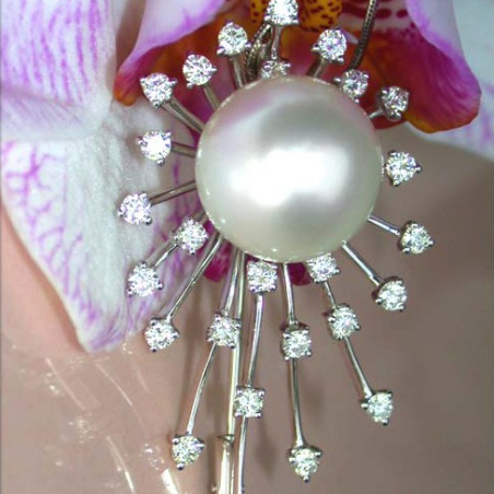 Opulent Southsea Pearl Pendant / Brooch with Diamonds