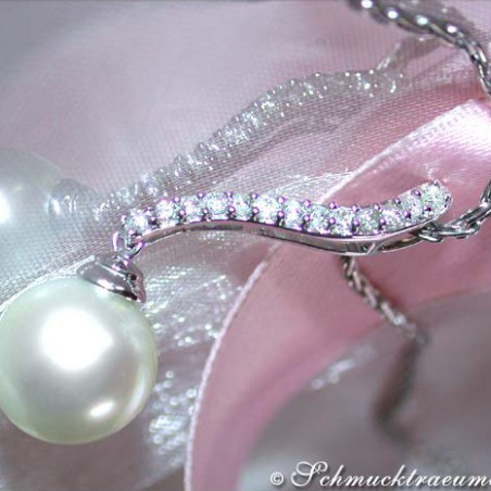 Enchanting Southsea Pearl Pendant with Diamonds