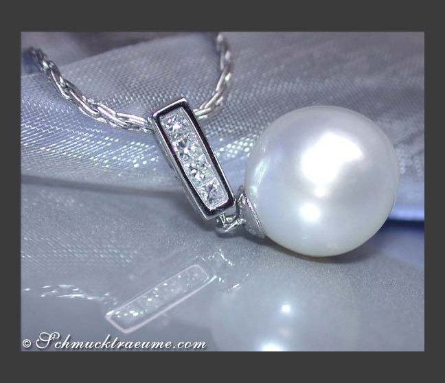 Classic Southsea Pearl Pendant with Diamonds in White gold 18k Classic Southsea Pearl Pendant with Diamonds in White gold 18k