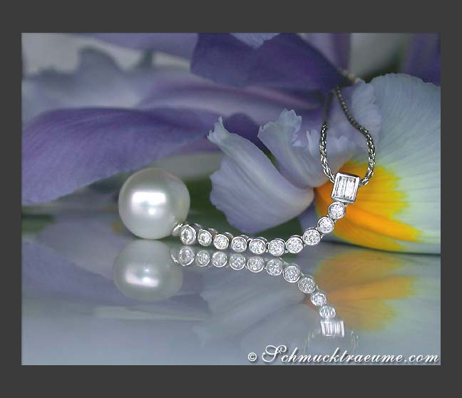Extra long South Sea Pearl Pendant with Diamonds Extra long South Sea Pearl Pendant with Diamonds