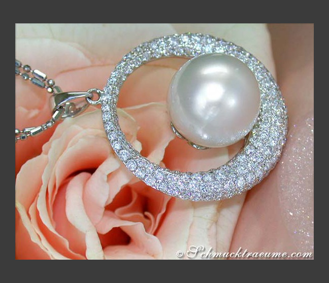 Terrific Southsea Pearl Pendant with Diamonds Terrific Southsea Pearl Pendant with Diamonds