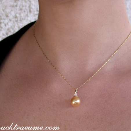 Pretty Golden Southsea Pearl Pendant with Diamond
