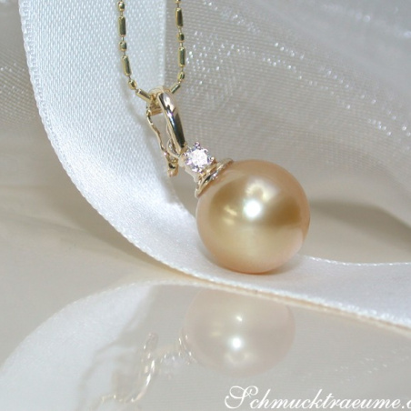 Pretty Golden Southsea Pearl Pendant with Diamond