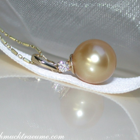Pretty Golden Southsea Pearl Pendant with Diamond