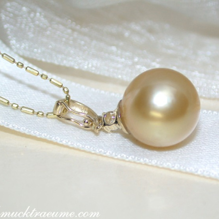 Pretty Golden Southsea Pearl Pendant with Diamond