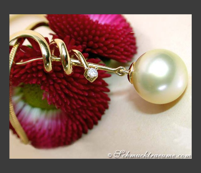 Enchanting Southsea Pearl Diamond Pendant Enchanting Southsea Pearl Diamond Pendant