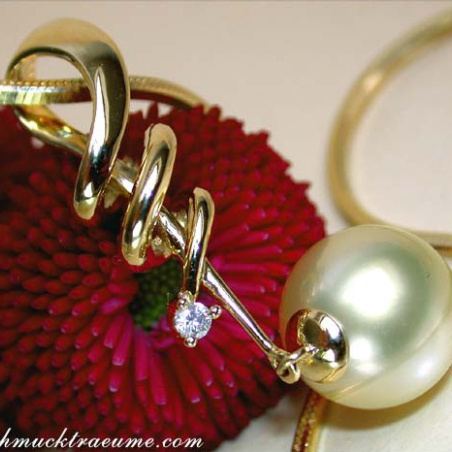 Enchanting Southsea Pearl Diamond Pendant