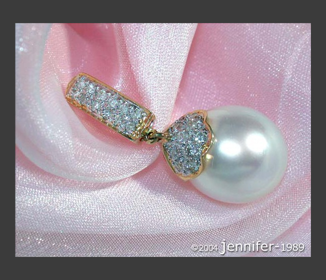 Classy Southsea Pearl Pendant with Diamonds Classy Southsea Pearl Pendant with Diamonds