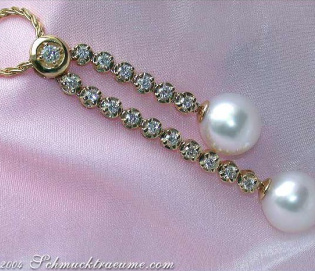 Impressive Diamond Pendant with two Southsea Pearls