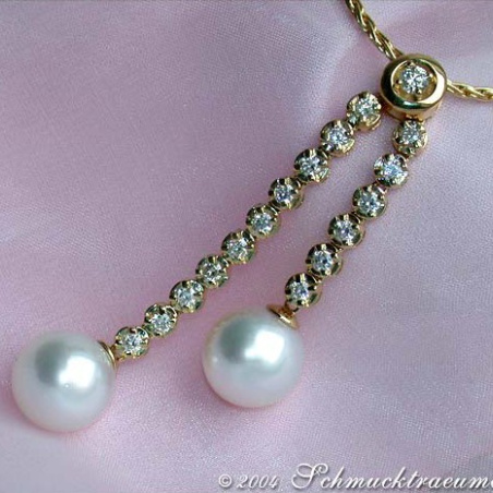 Impressive Diamond Pendant with two Southsea Pearls