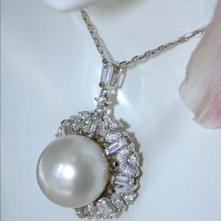 Südseperle Anhänger mit Brillanten und Diamanten