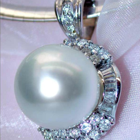 Elegant Southsea Pearl Pendant with Diamonds (13 - 14 mm)