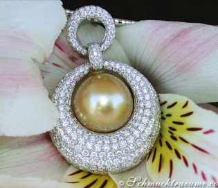 High-end Golden Southsea Pearl Pendant with Diamonds