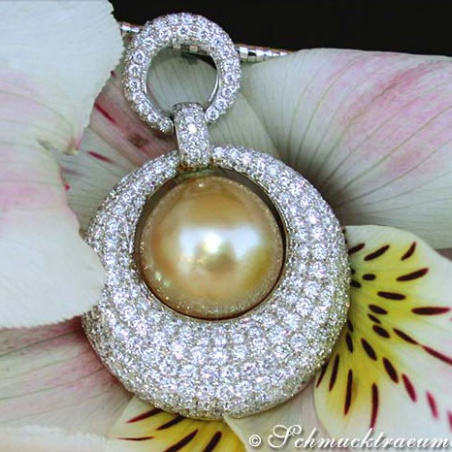 High-end Golden Southsea Pearl Pendant with Diamonds