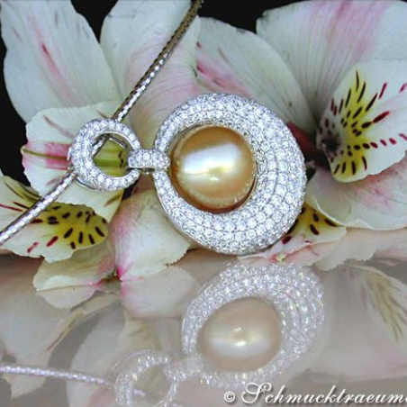 High-end Golden Southsea Pearl Pendant with Diamonds