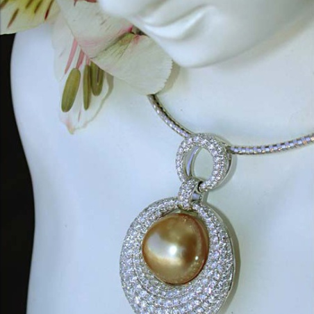 High-end Golden Southsea Pearl Pendant with Diamonds