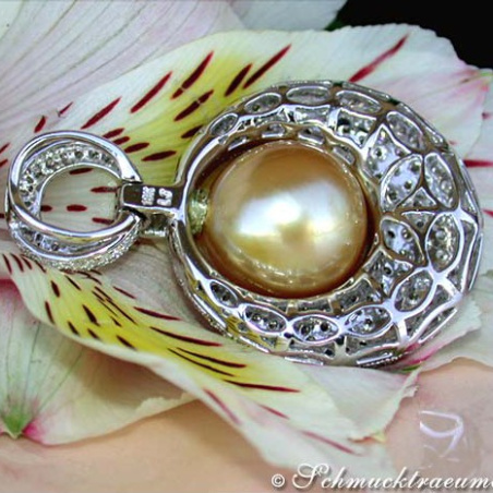 High-end Golden Southsea Pearl Pendant with Diamonds