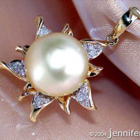 Goldene Südseeperle Anhänger mit Brillanten