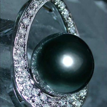 Picture Perfect Tahitian Pearl Pendant with Diamonds (Mikimoto Design)