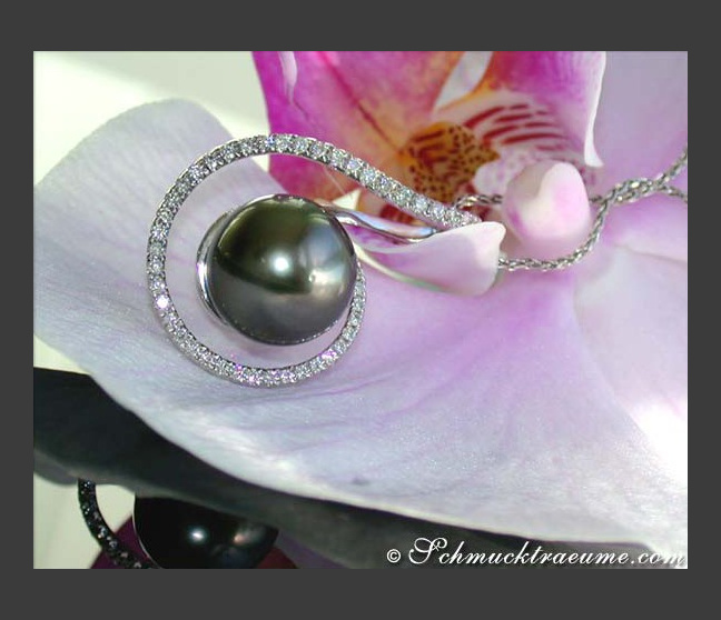 Sophisticated Tahitian Pearl Diamond Pendant Sophisticated Tahitian Pearl Diamond Pendant