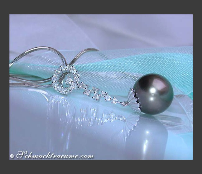 Enchanting Tahitian Pearl Diamond Pendant Enchanting Tahitian Pearl Diamond Pendant