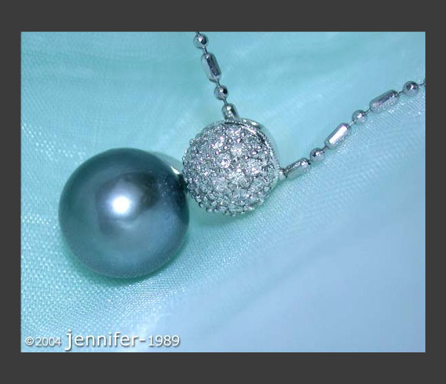 Pretty Tahitian Pearl Pendant with Diamond Pavé Ball Pretty Tahitian Pearl Pendant with Diamond Pavé Ball