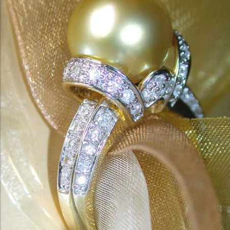 Gorgeous Golden Southsea Pearl Diamond Ring (Collar Style)