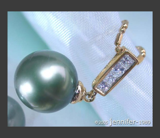 Precious Tahitian Pearl Pendant with Diamonds in Yellow gold 18k