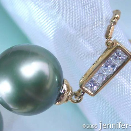 Precious Tahitian Pearl Pendant with Diamonds in Yellow gold 18k