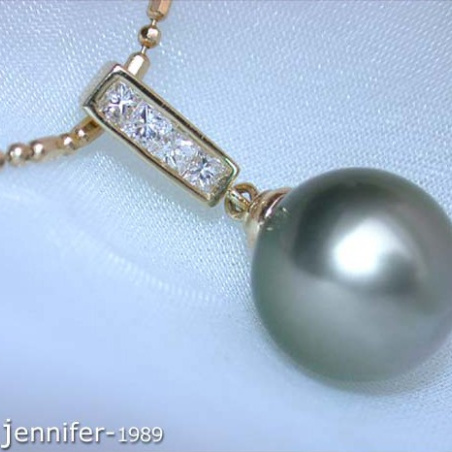 Precious Tahitian Pearl Pendant with Diamonds in Yellow gold 18k