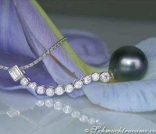 Elegant Tahitian Pearl Pendant with Diamonds