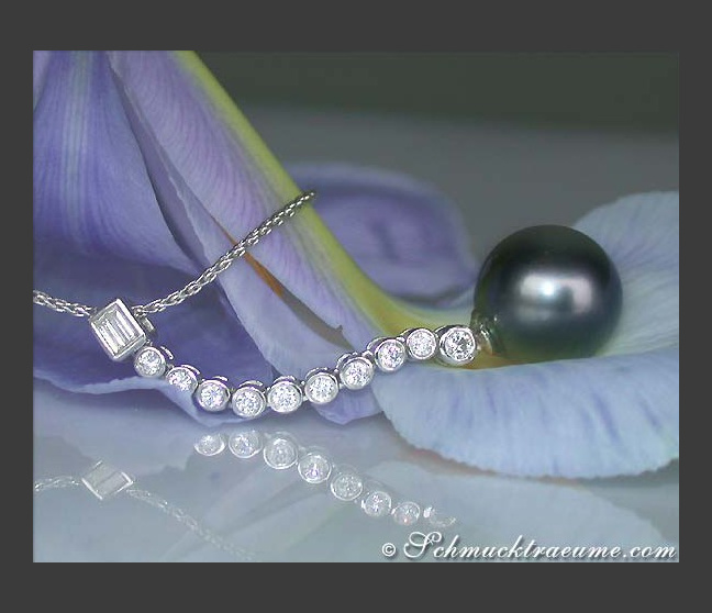 Elegant Tahitian Pearl Pendant with Diamonds Elegant Tahitian Pearl Pendant with Diamonds