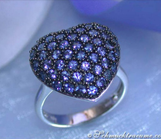 Pretty Sapphire Heart Ring