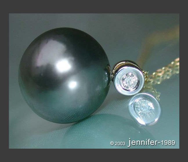 Beautiful Tahitian Pearl Diamond Pendant incl. Chain in Yellow Gold Beautiful Tahitian Pearl Diamond Pendant incl. Chain in Yellow Gold
