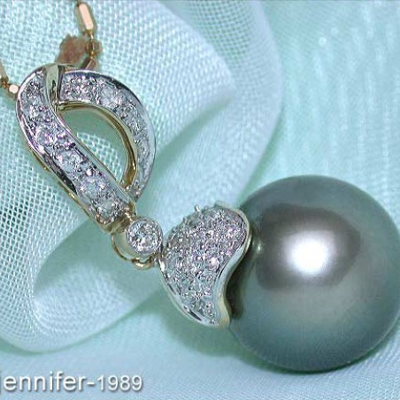 Classic Tahitian Pearl Diamond Pendant in Yellow Gold