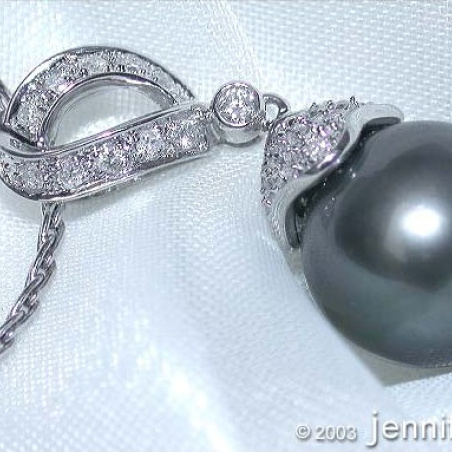 Classic Tahitian Pearl Pendant with Diamonds