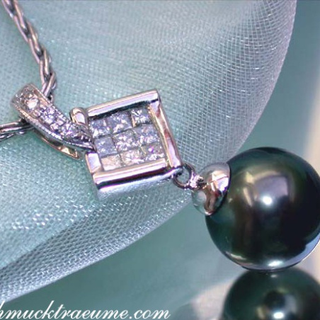 Picture perfect Tahitian Pearl Pendant with Diamonds
