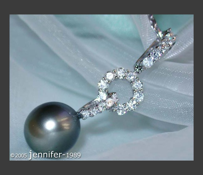 Charming Tahitian Pearl Diamond Pendant Charming Tahitian Pearl Diamond Pendant
