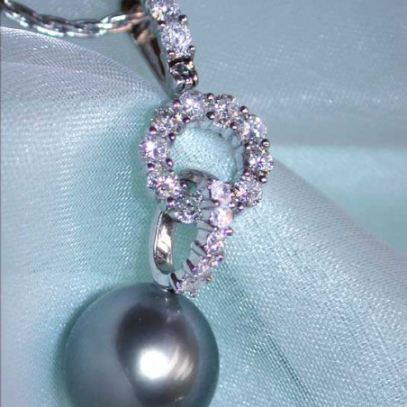 Charming Tahitian Pearl Diamond Pendant