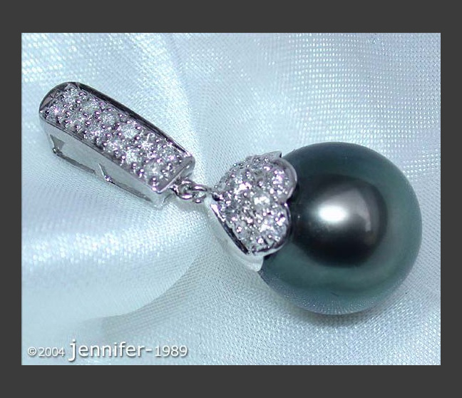 Classy Tahitian Pearl Pendant with Diamonds Classy Tahitian Pearl Pendant with Diamonds