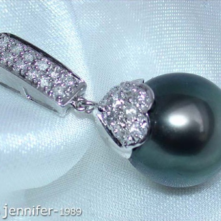 Classy Tahitian Pearl Pendant with Diamonds
