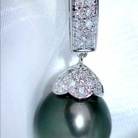 Classy Tahitian Pearl Pendant with Diamonds
