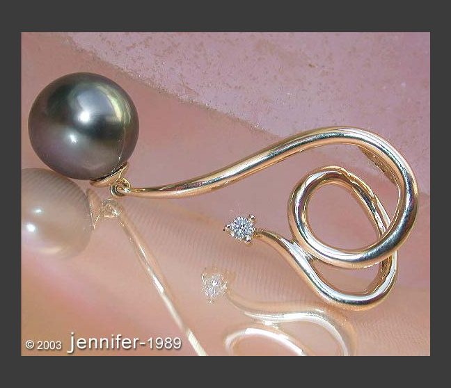 Beautiful Tahitian Pearl Diamond Pendant in Yellow gold 14k Beautiful Tahitian Pearl Diamond Pendant in Yellow gold 14k