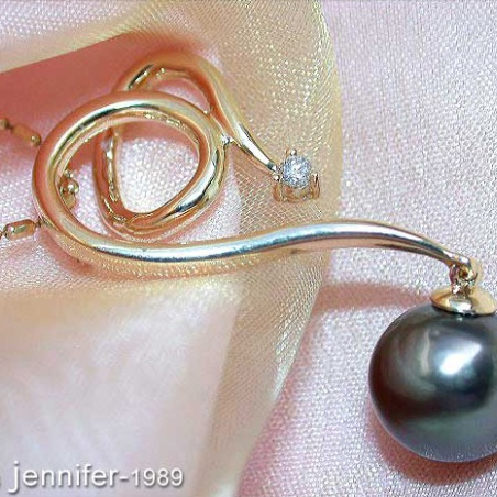 Beautiful Tahitian Pearl Diamond Pendant in Yellow gold 14k
