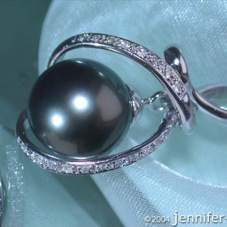 Delicate Tahitian Pearl Diamond Pendant